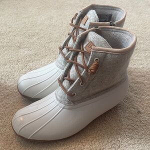 Sperry Gray and White Winter Boots